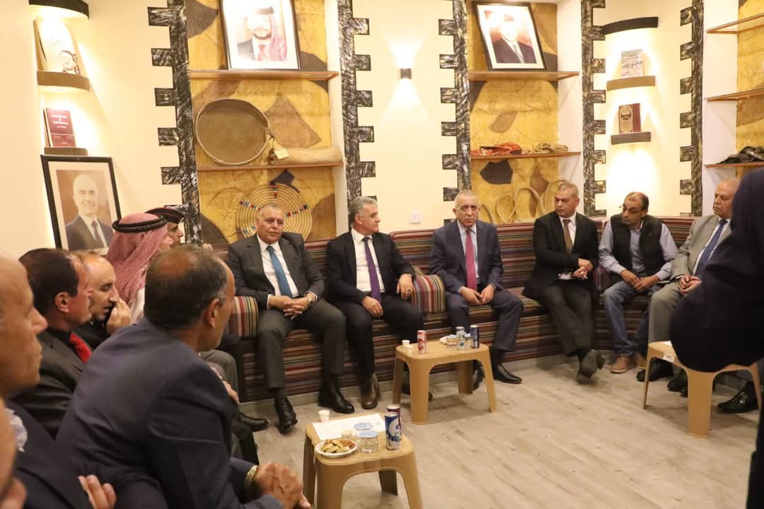 الرواشدة  يزور بيت الثقافة في لواء الشوبك