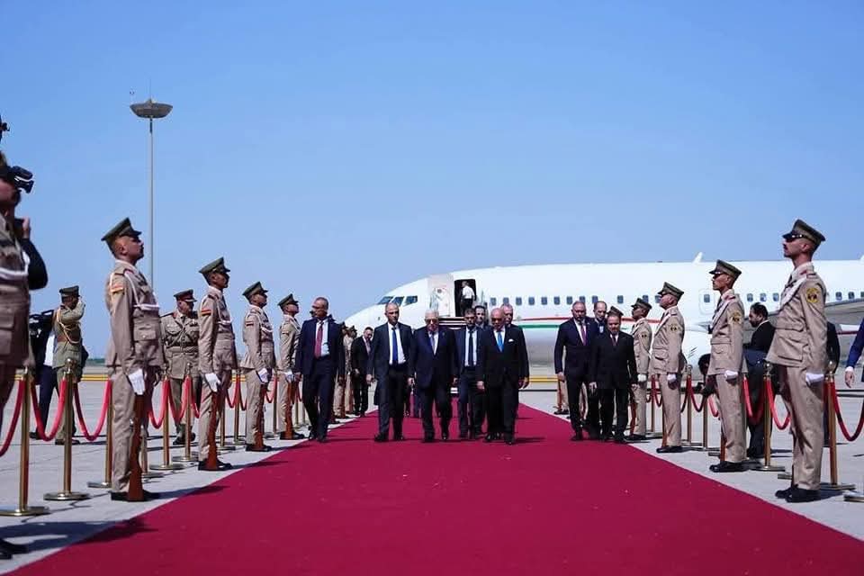 الرئيس الفلسطيني يصل إلى بغداد للمشاركة في القمة العربية الـ34