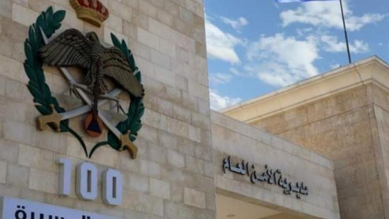 الأمن العام : نحقق في فيديو ظهر خلاله شخص يقوم بإلحاق أضرار مادّية بمركبة ركوب متوسطة (باص)