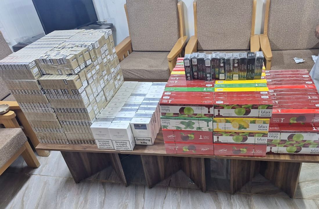 الجمارك تضبط 30 ألف عبوة “جوس تدخين” مقلدة