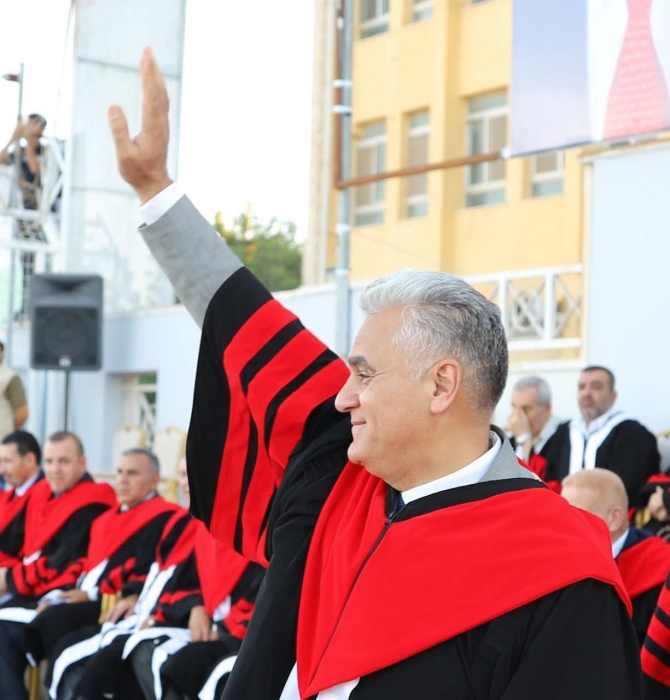 فوج “العلم” يتوّج مسيرة طلبة دبلوم كلية السلط للعلوم الإنسانية في “البلقاء التطبيقية