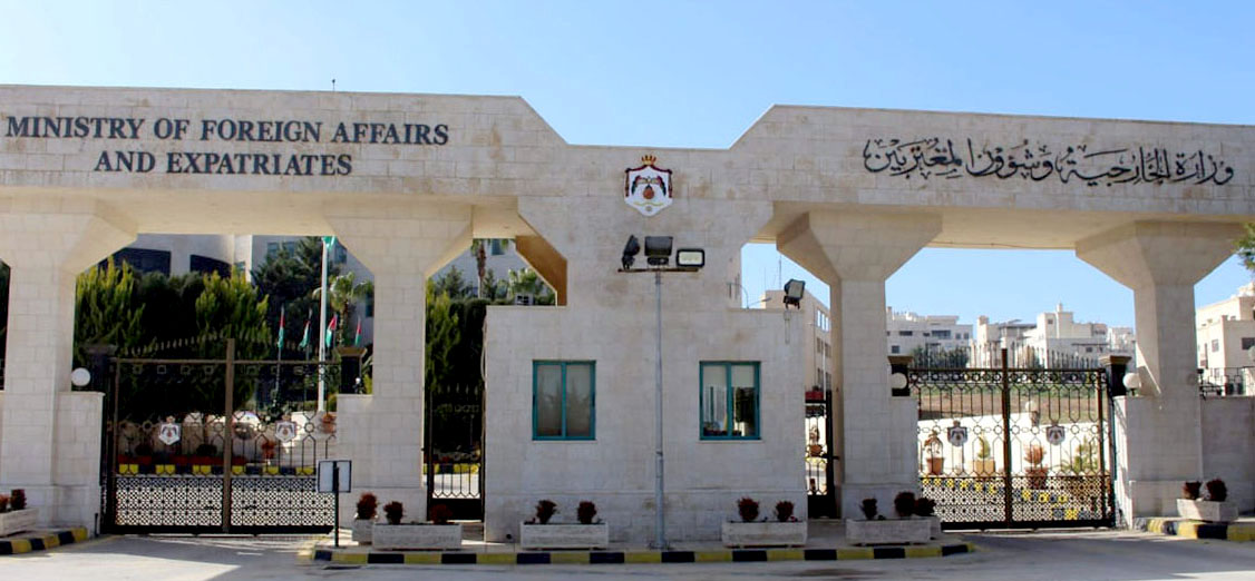 الخارجية: إجلاء 112 أردنيا ورعايا من دول صديقة من السويداء بسوريا