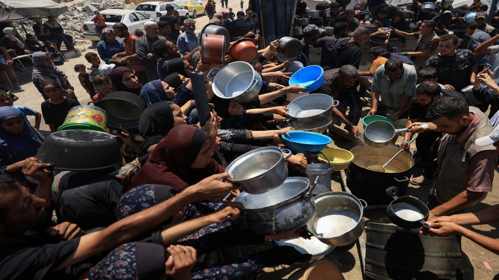 فرنسا: ستكون هناك 4 رحلات جوية من المساعدات الإنسانية إلى غزة