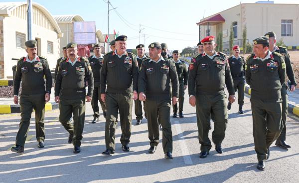 الحنيطي يزور كتيبة الأمير طلال الآلية5