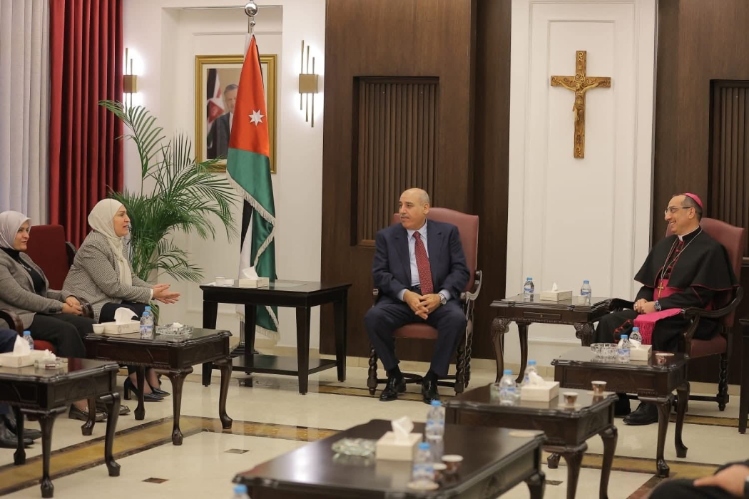 القاضي يقدم التهاني للمسيحيين في البطريركية اللاتينية ومطرانية الروم الأرثوذكس والكاثوليك