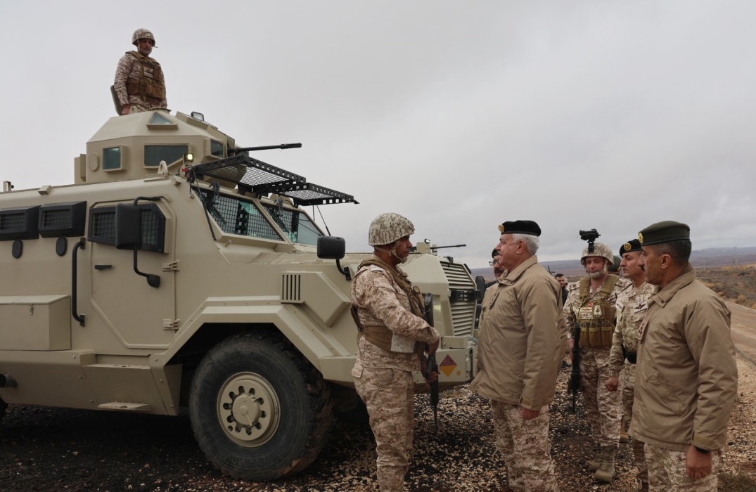 الحنيطي : إسناد جوي وناري فاعل لحماية الحدود والدفاع عنها ( صور )