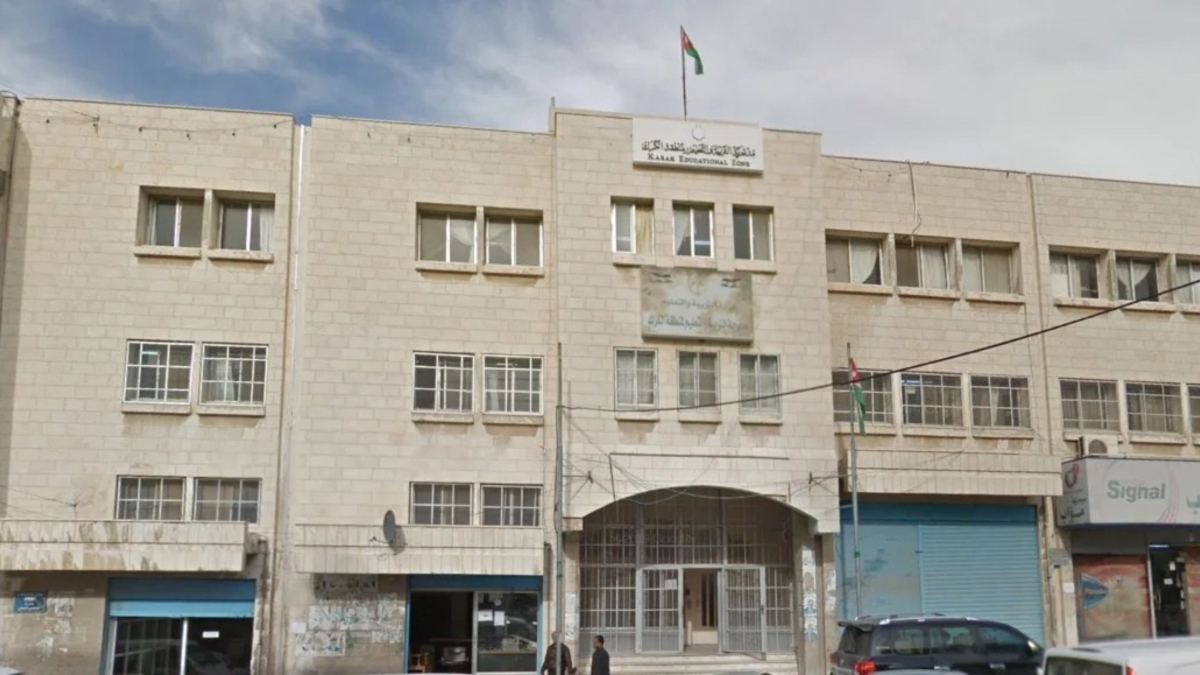 تربية الكرك تؤخر دوام الطلبة والهيئات التدريسية ليوم غد الثلاثاء الى الساعة العاشرة صباحاً