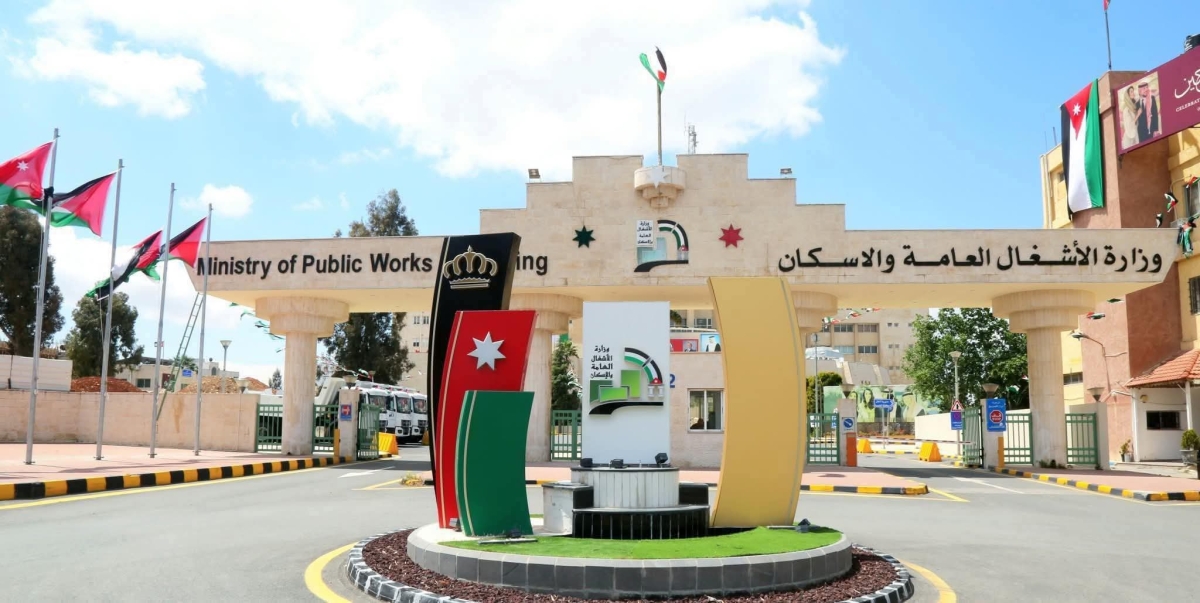 الأشغال تؤكد استمرار جهودها في إسناد بلدة العراق بالكرك رغم حالات الاعتداء على كوادرها