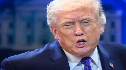 ترامب يحذر دول العالم من أي ألاعيب إثر قرار المحكمة العليا بشأن التعرفات الجمركية