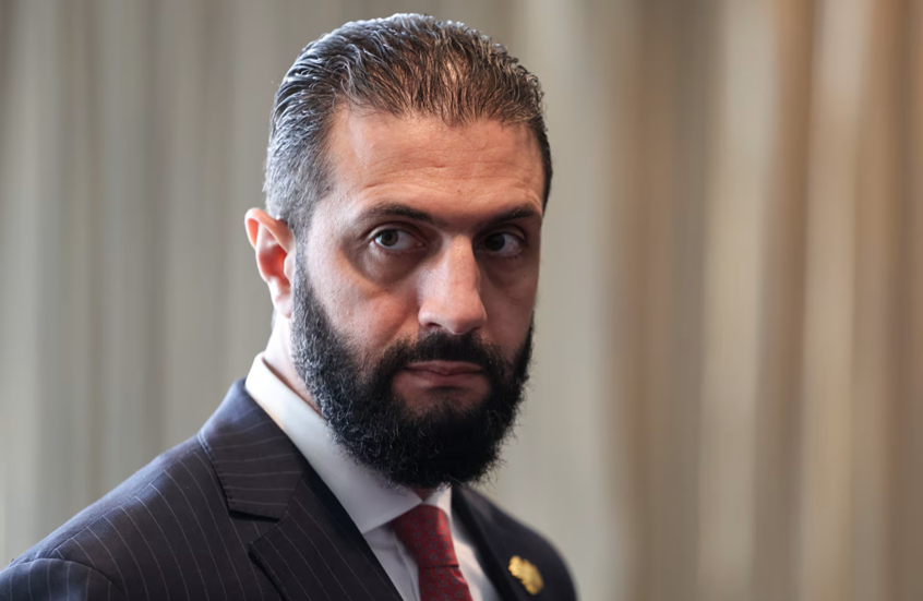 والد الرئيس السوري حسن الشرع يعلق على تقارير تفيد بتوجه لعزل شقيقيه ماهر وحازم من منصبيهما (صورة)