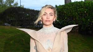 ابنة مايكل جاكسون تسعى للسيطرة على إمبراطورية ملك البوب