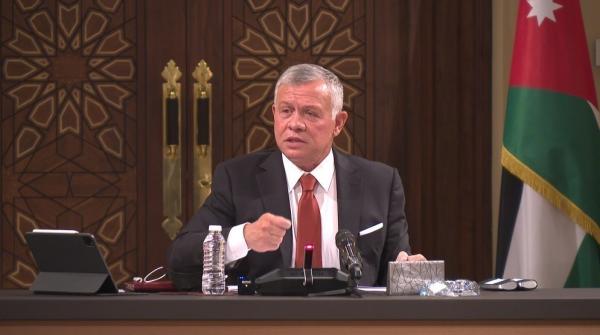 الملك يتلقى اتصالا من رئيس الوزراء العراقي ويؤكد ضرورة وقف الحرب